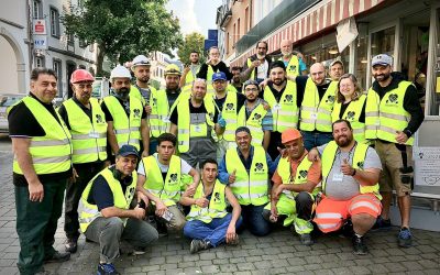 Die Kolleg*innen des AWiSTA und Ü24 helfen Flutopfern in NRW, indem sie freiwillige Helfer vor Ort unterstützen