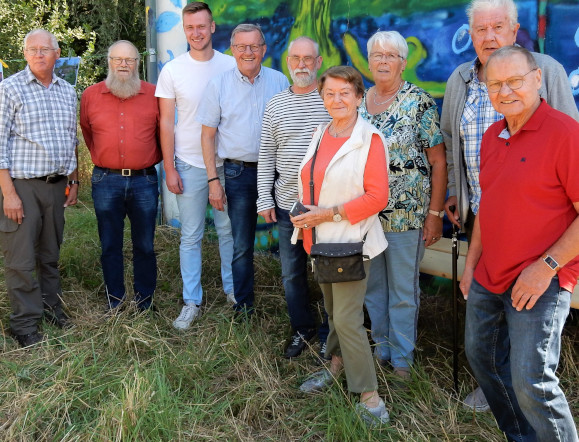 AWO-Ortsverein Thiede-Steterburg gratuliert Bürgerwald Thiede zum 10-jährigen Bestehen