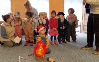 Musik und Freude im Pflegeheim: Kita Klangkinder besuchen Haus Amalie Sieveking